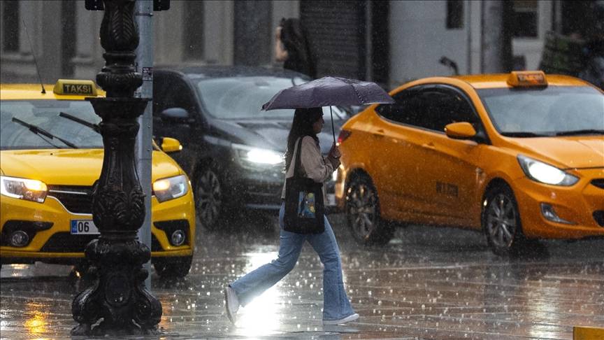 Meteoroloji’den 16 ile kar uyarısı! Sıcaklıklar 5 derece birden düşecek, İstanbul’da sağanak alarmı 9